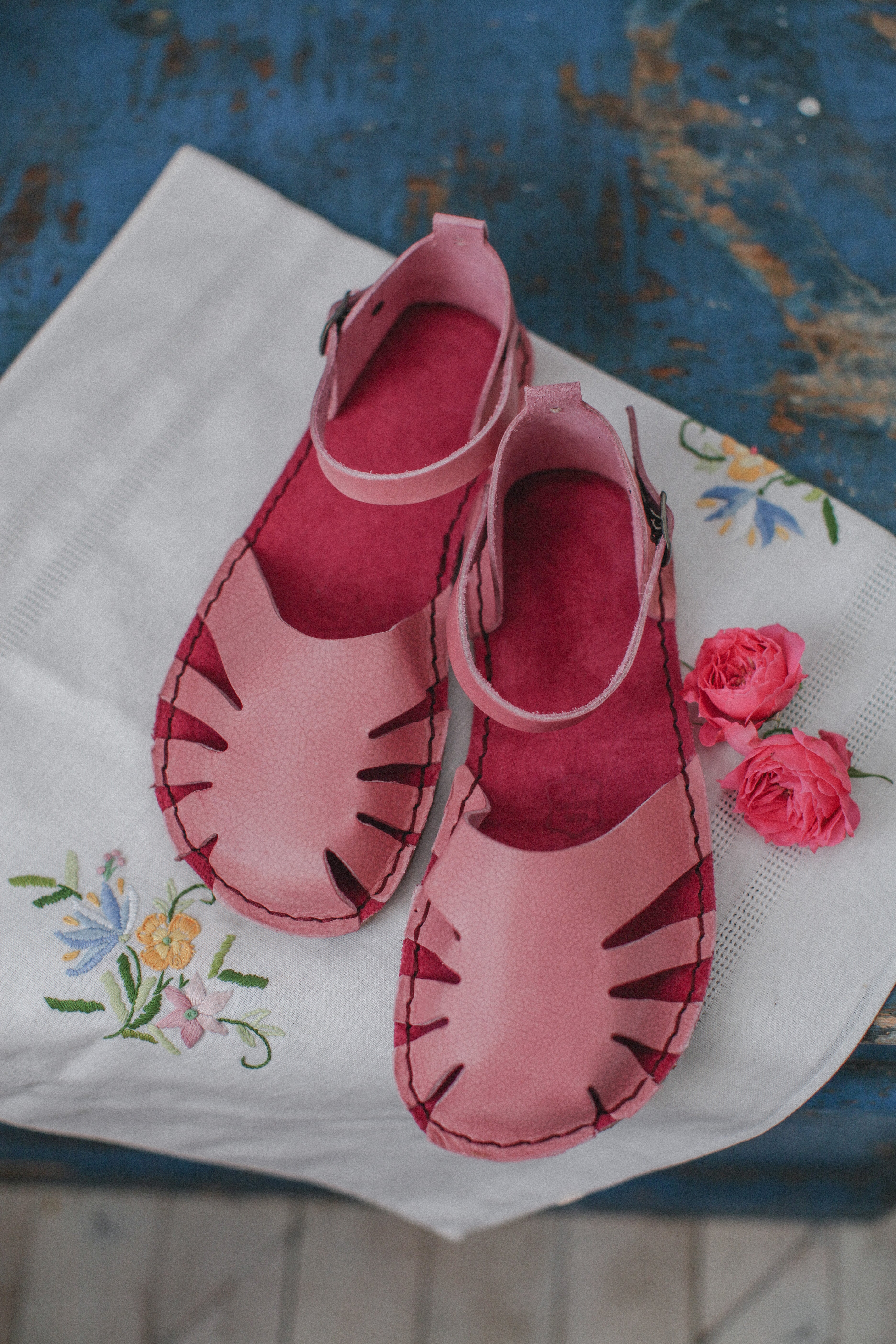 barefoot sandals side view with flexible sole