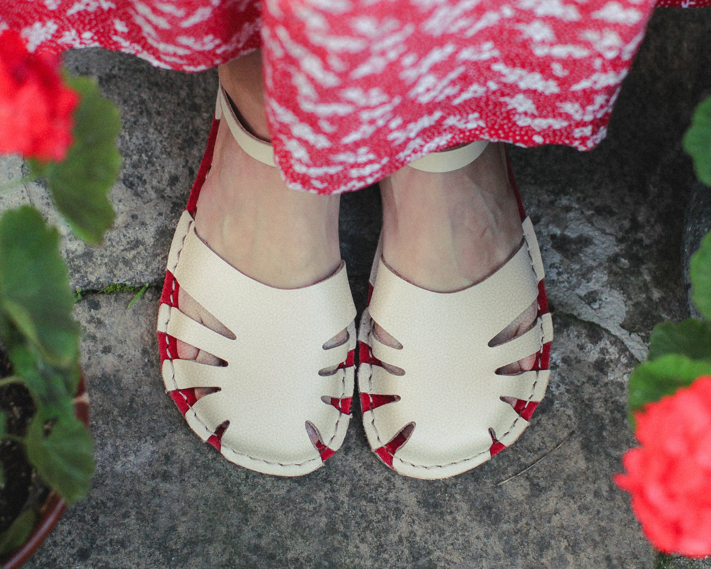 Monstera Volanato - Soia barefoot sandals with natural foot shape