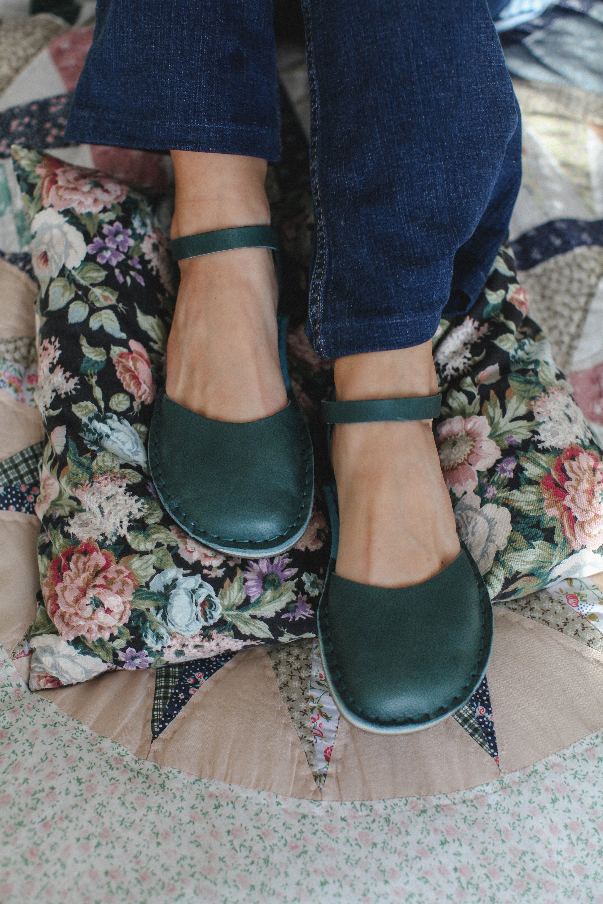 vegetable tanned leather detail barefoot sandals