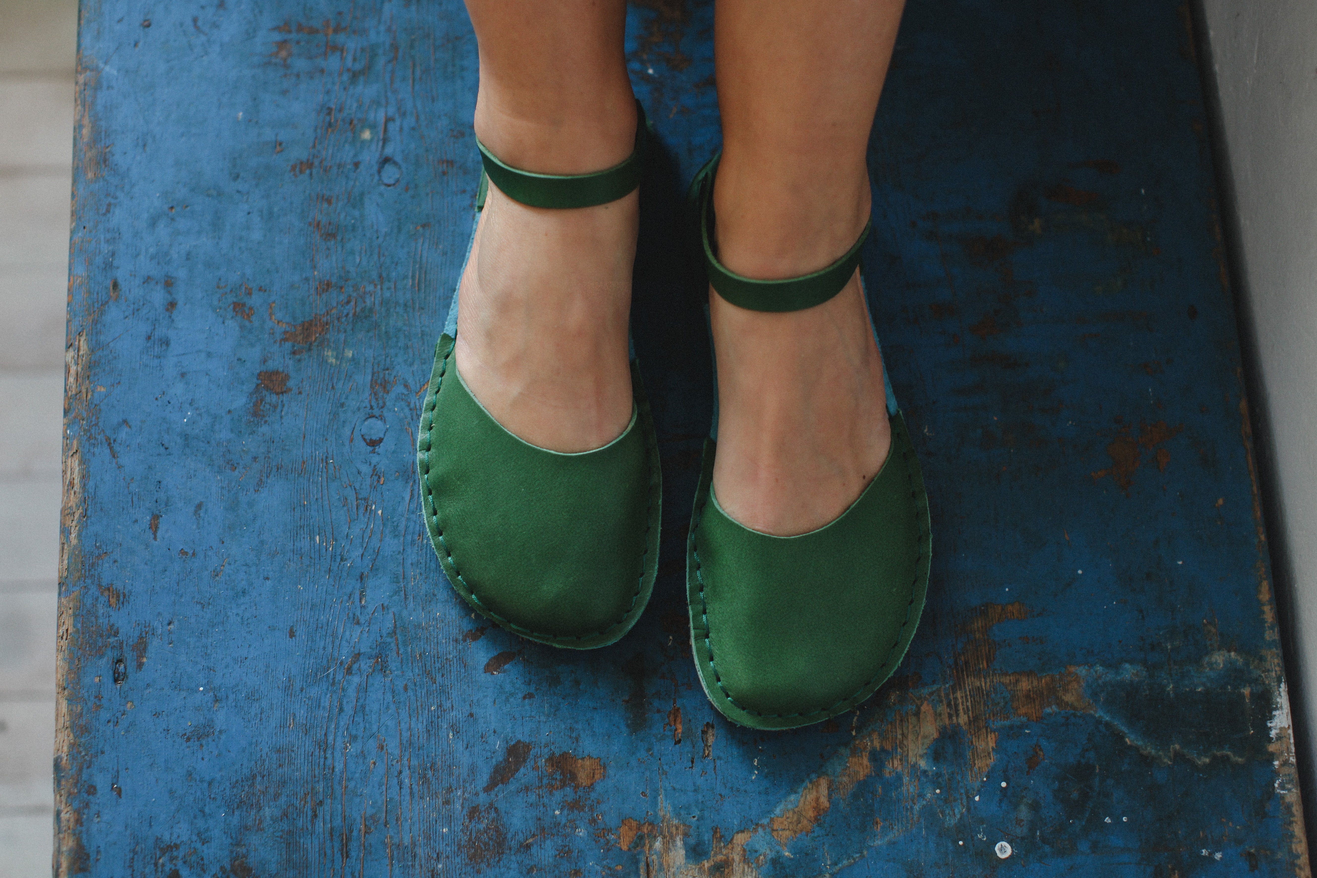 barefoot sandals side profile showing zero drop sole