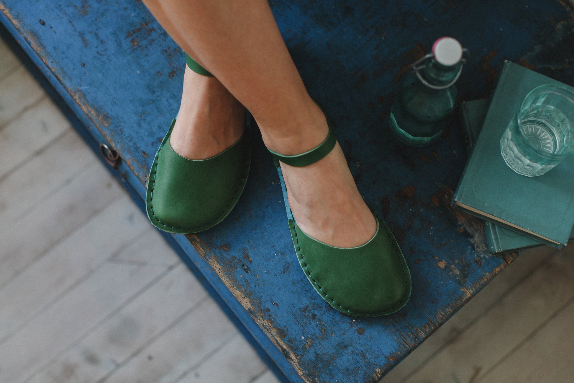 vegetable tanned leather detail barefoot sandals