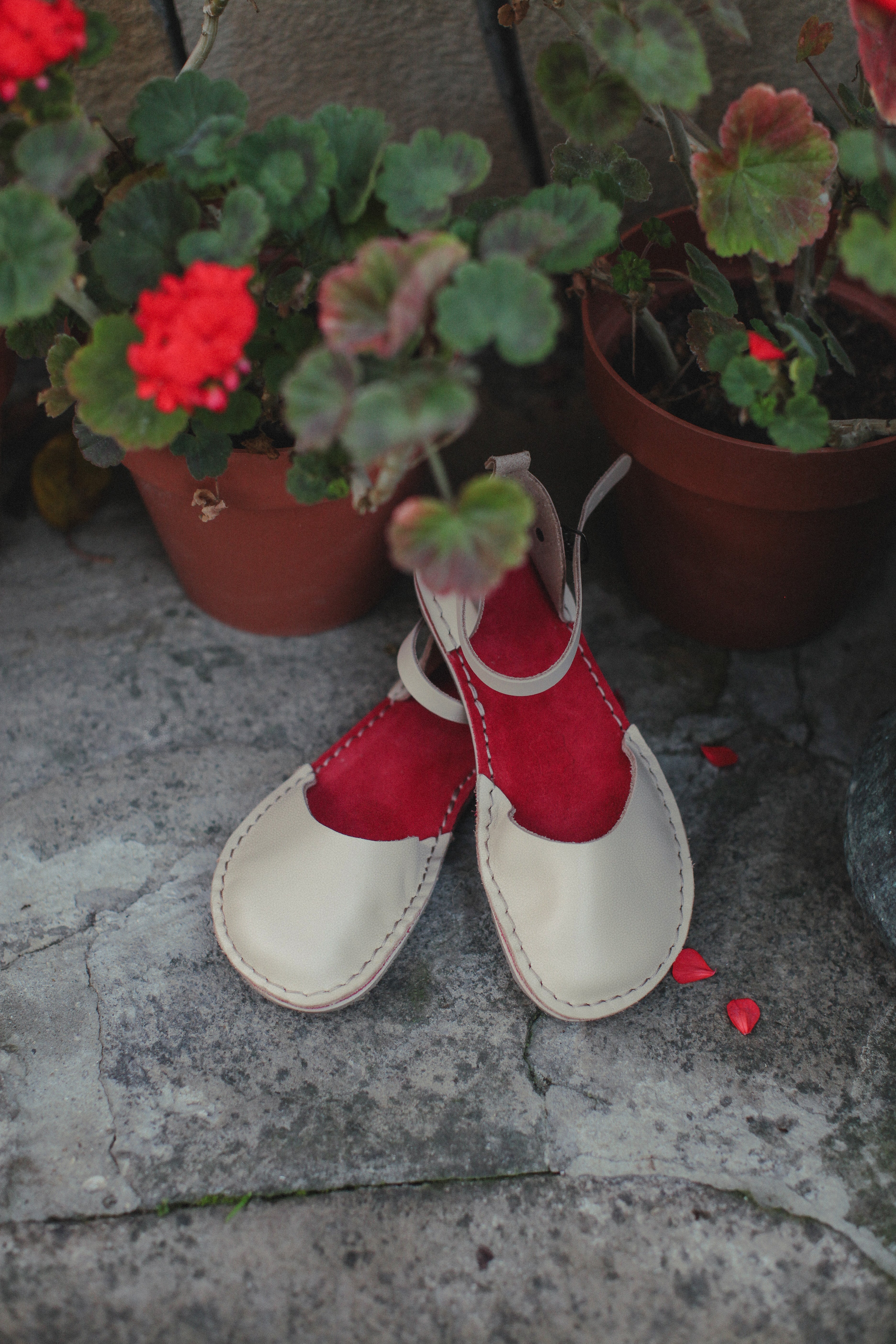 barefoot sandals side profile showing zero drop sole