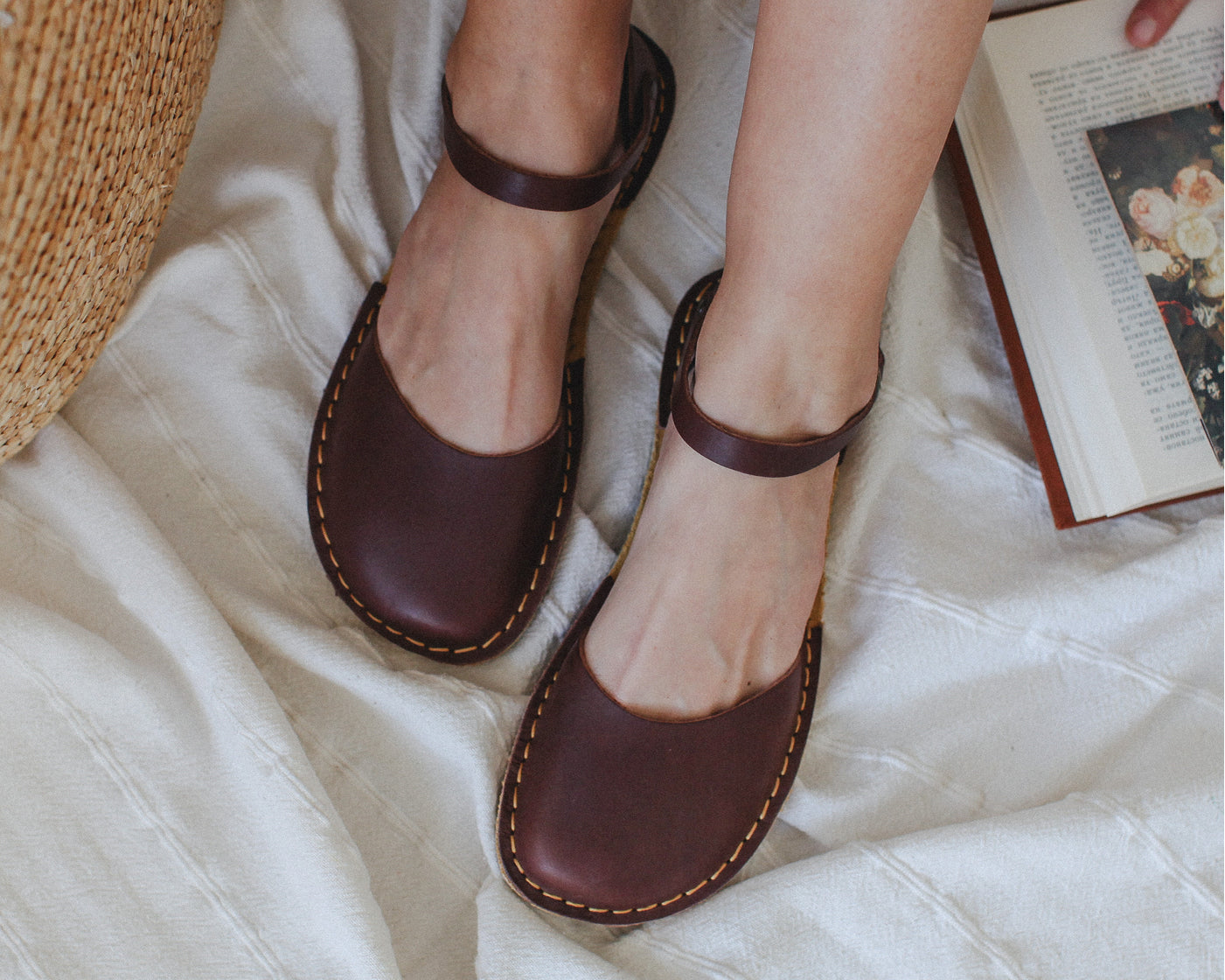 Trevi Volanato -Bunker barefoot sandals with natural foot shape