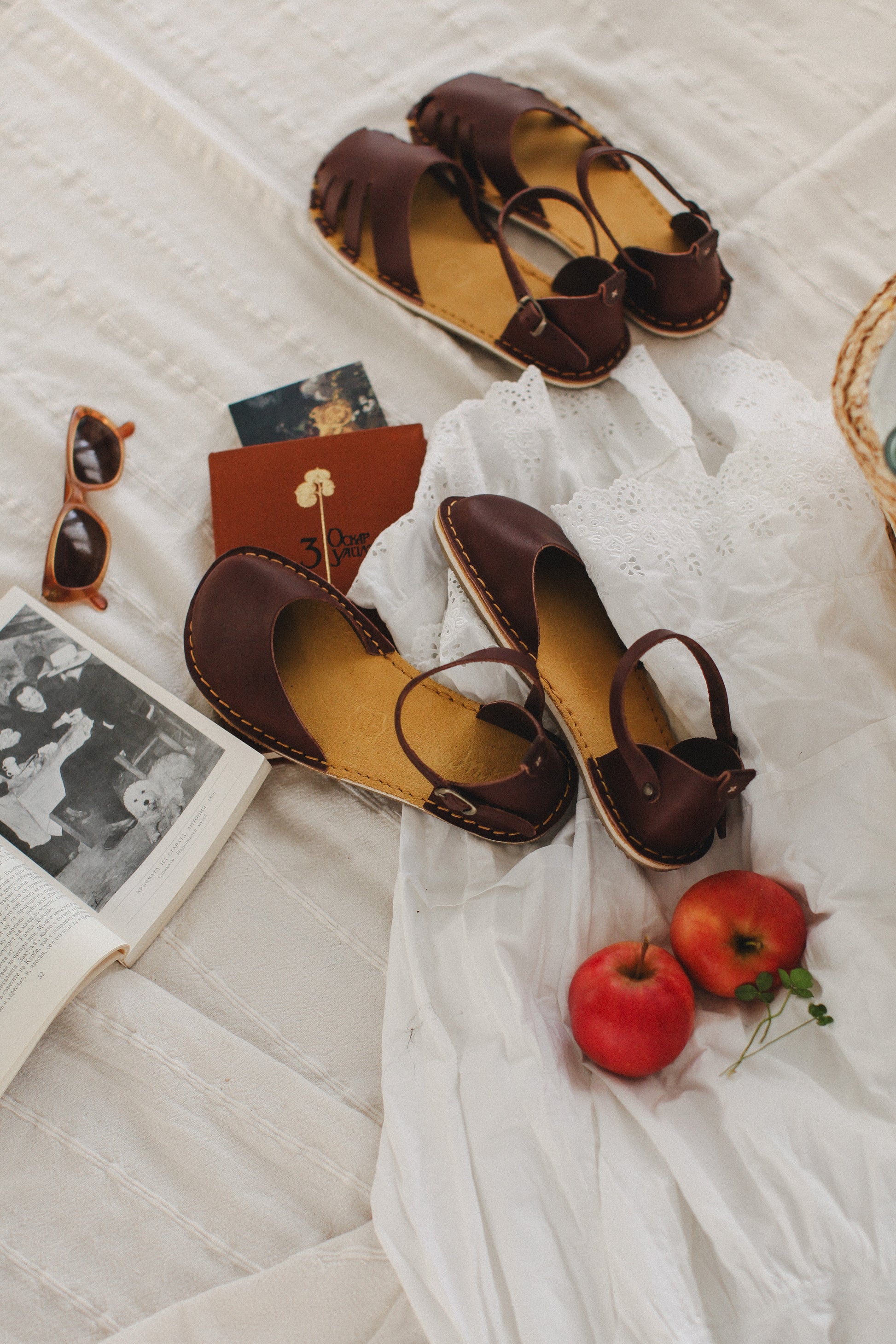 vegetable tanned leather detail barefoot sandals